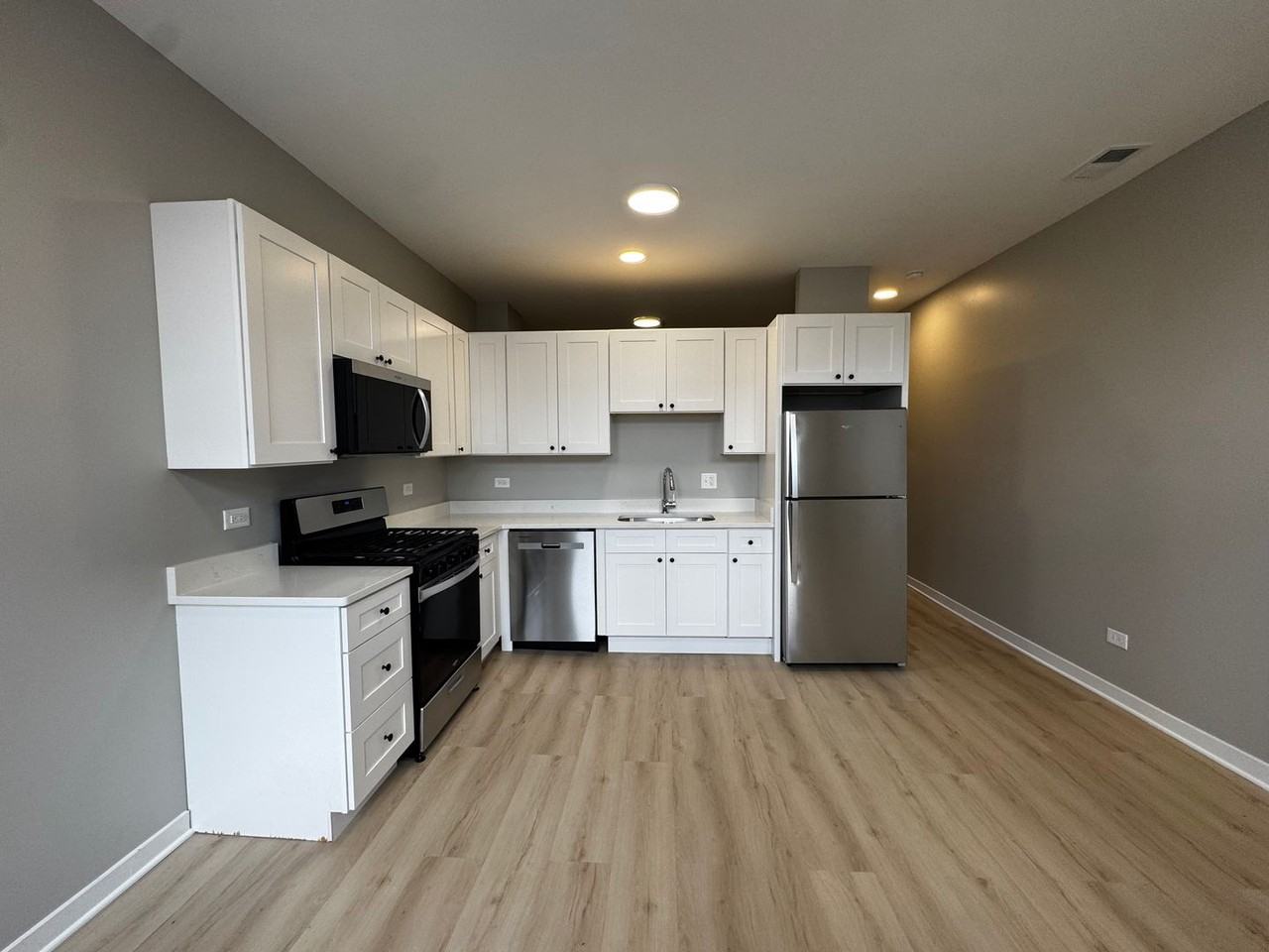 4009 W School St #2 - Photo 5 of 14