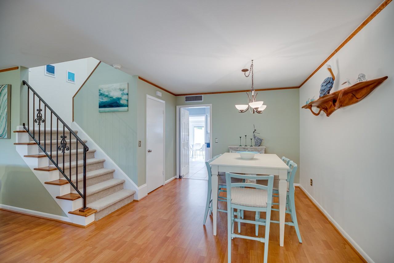 2722 Cardinal Drive - Photo 3 of 38