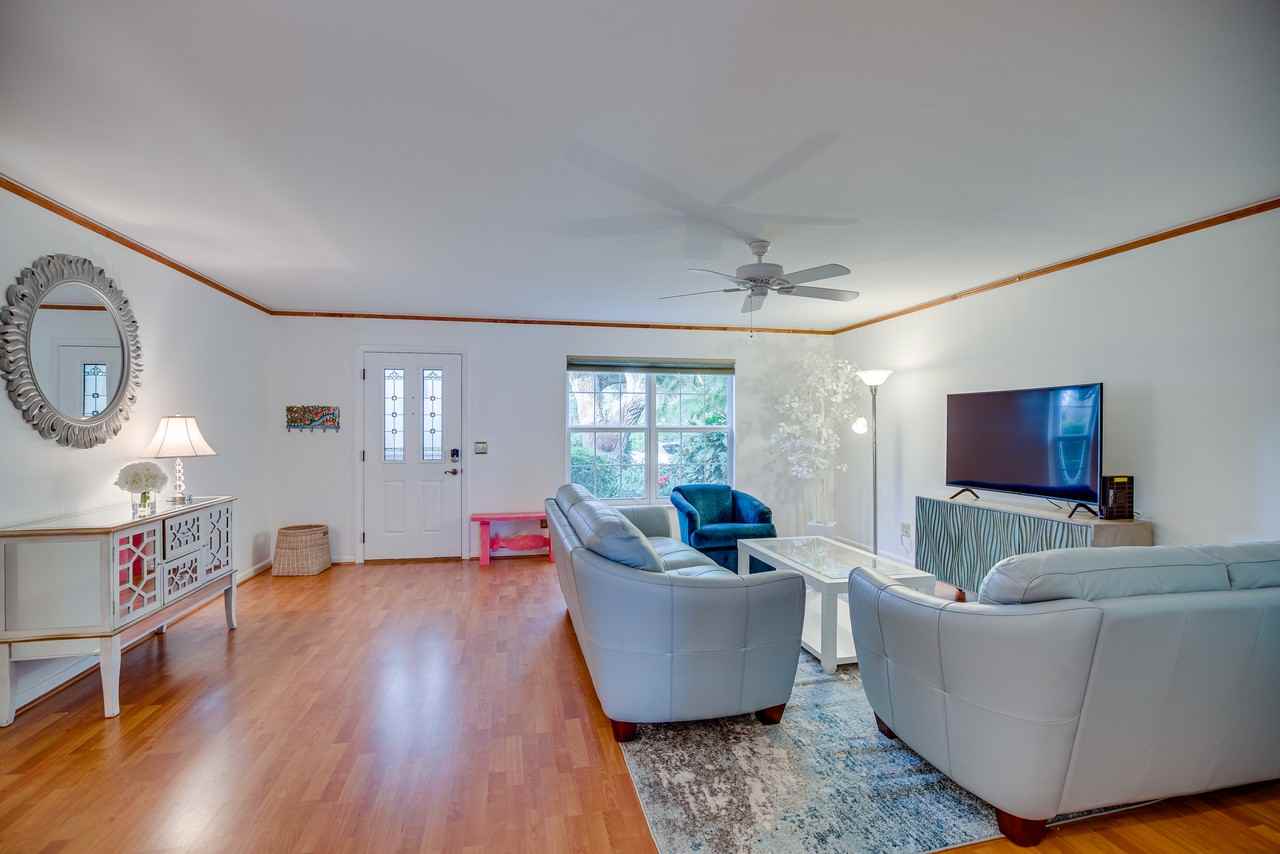 2722 Cardinal Drive - Photo 4 of 38