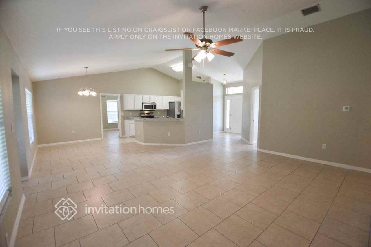 5493 S Chamberlain Blvd - Photo 2 of 11