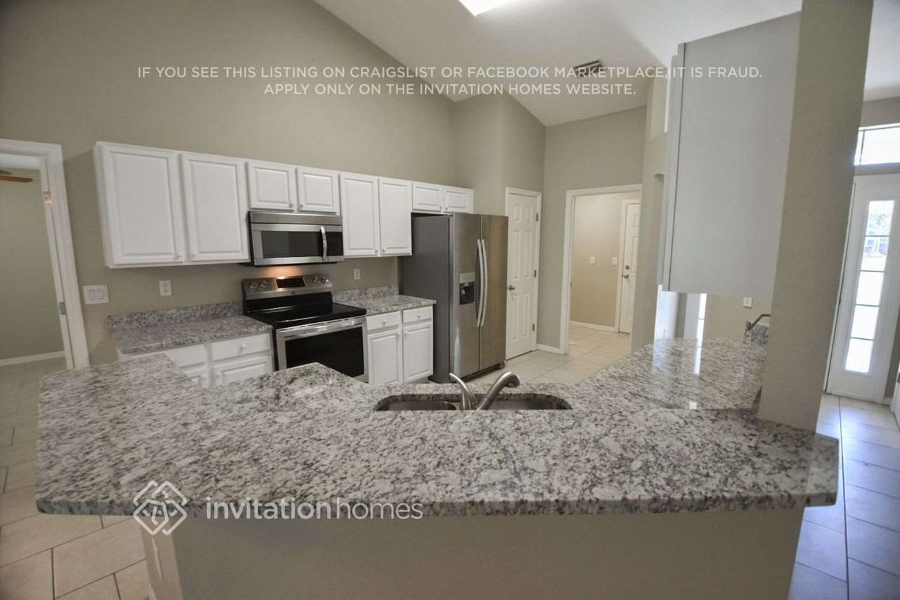 5493 S Chamberlain Blvd - Photo 4 of 11