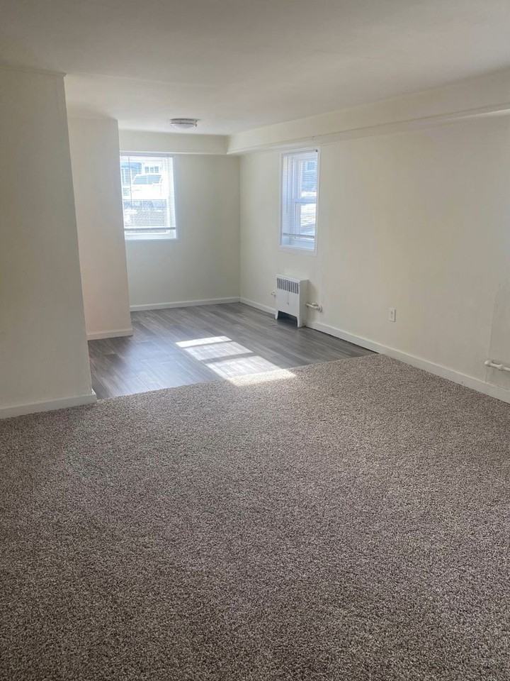 Penzel Manor Apartments - Photo 6 of 25