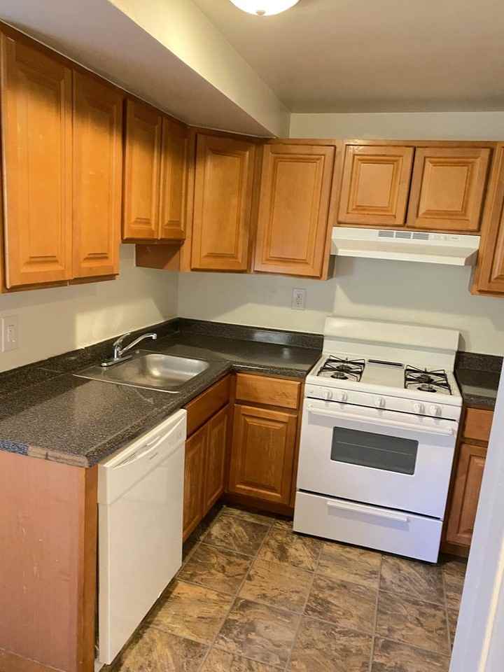 Penzel Manor Apartments - Photo 5 of 18