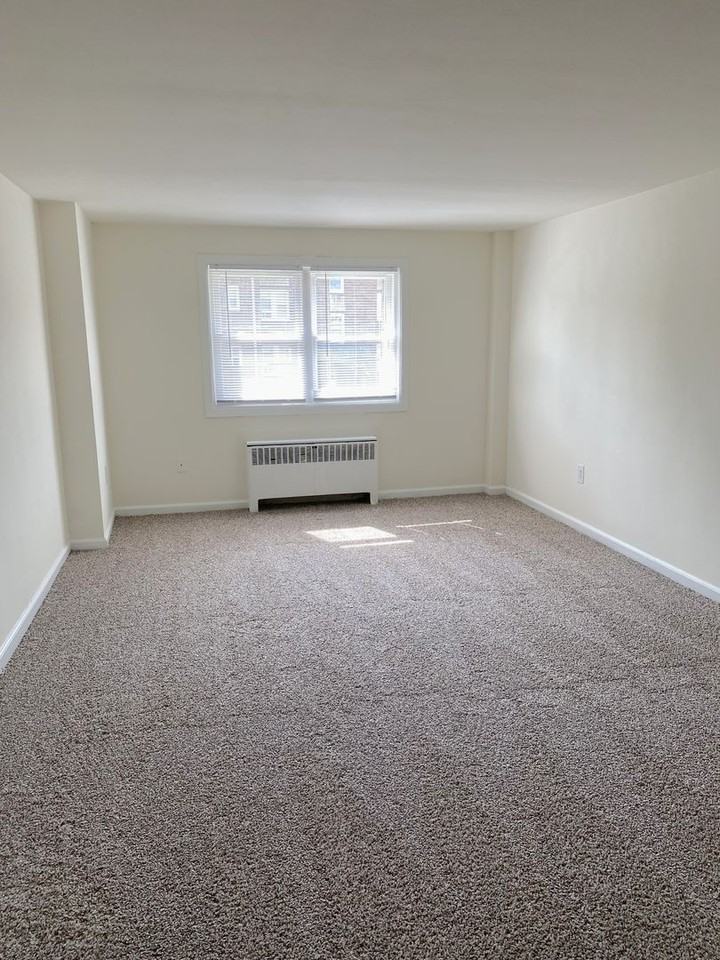 Penzel Manor Apartments - Photo 6 of 18