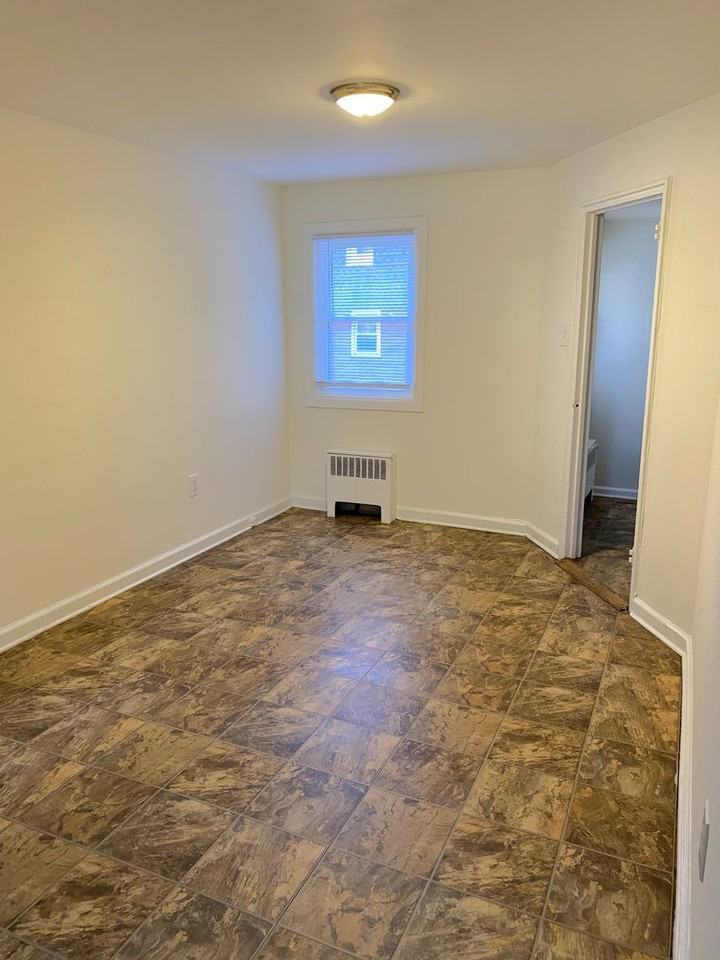 Penzel Manor Apartments - Photo 7 of 18