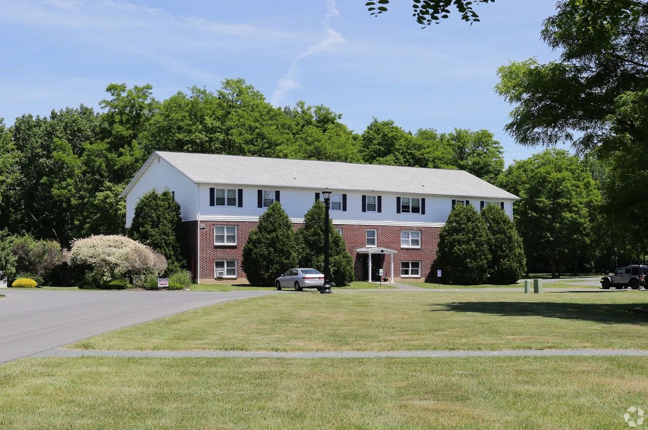 Country Gardens Apartments - Photo 4 of 19