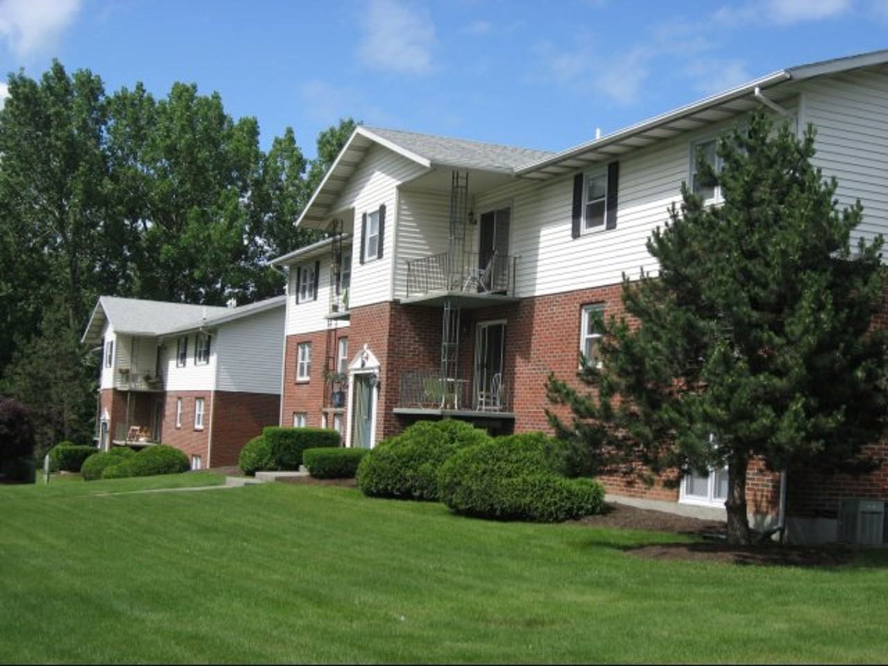 Country Gardens Apartments - Photo 5 of 19