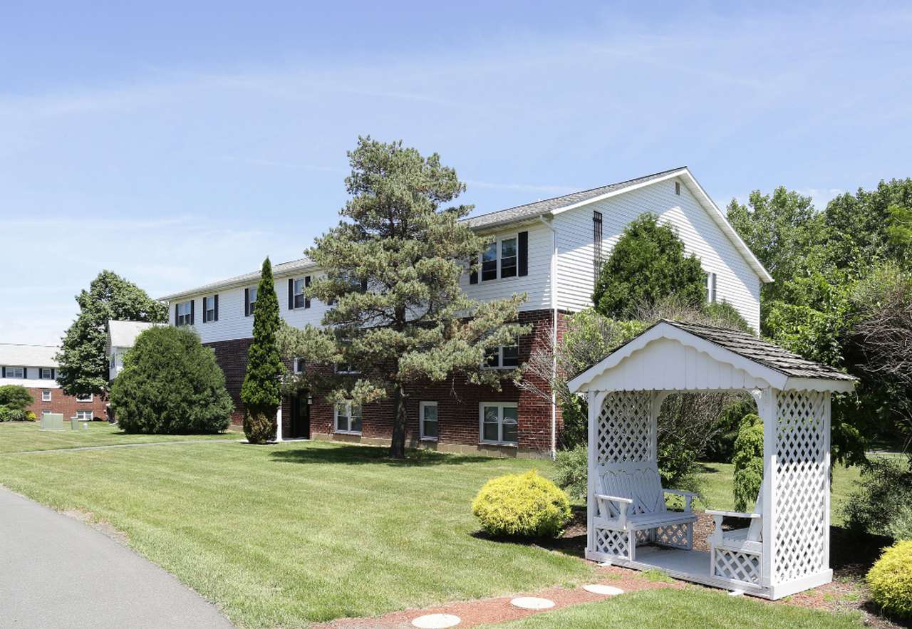 Country Gardens Apartments - Photo 7 of 19