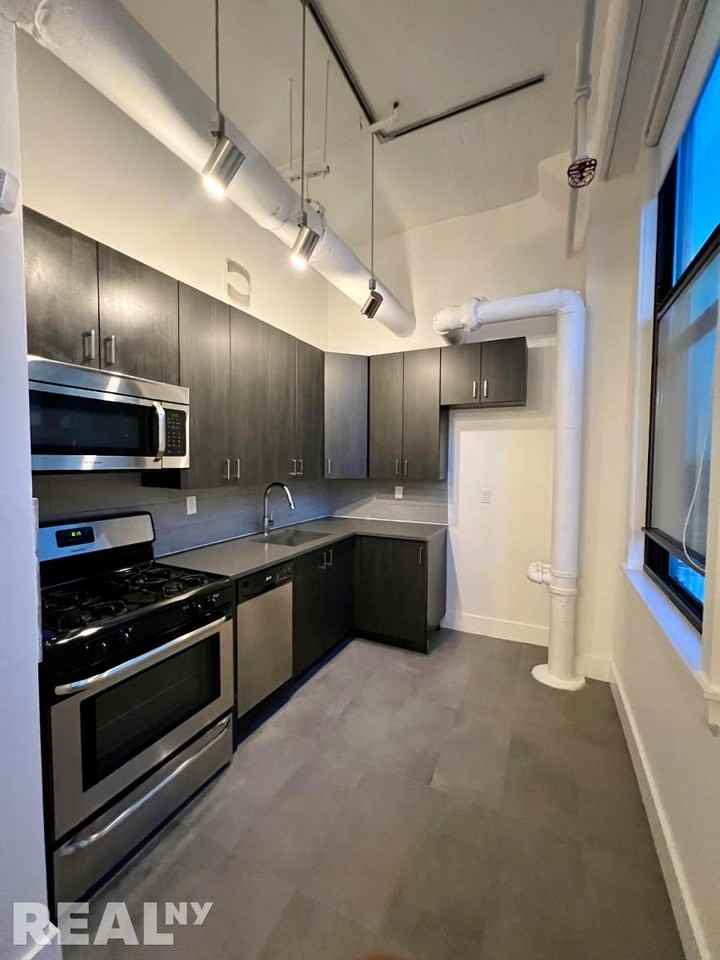 Schermerhorn St #12E - Photo 2 of 5