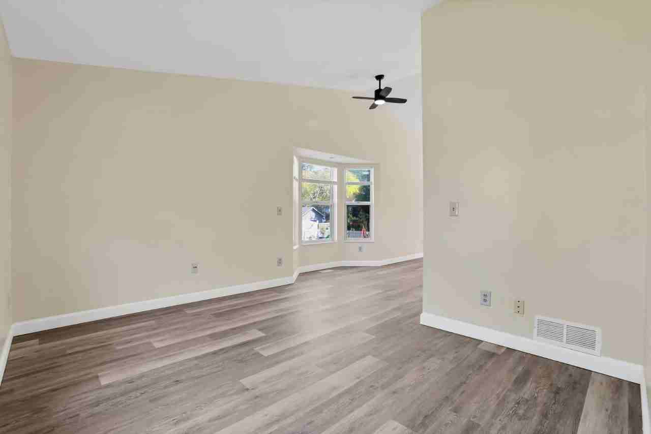 5541 Mid Day Dr - Photo 7 of 20