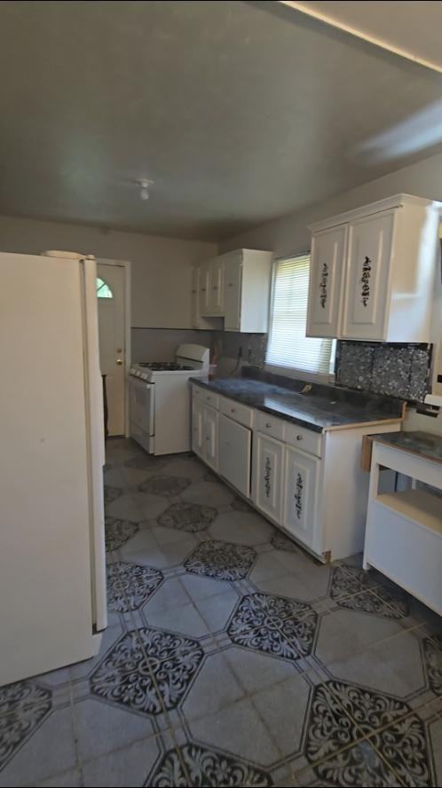 2644 Mirror Ave - Photo 5 of 16