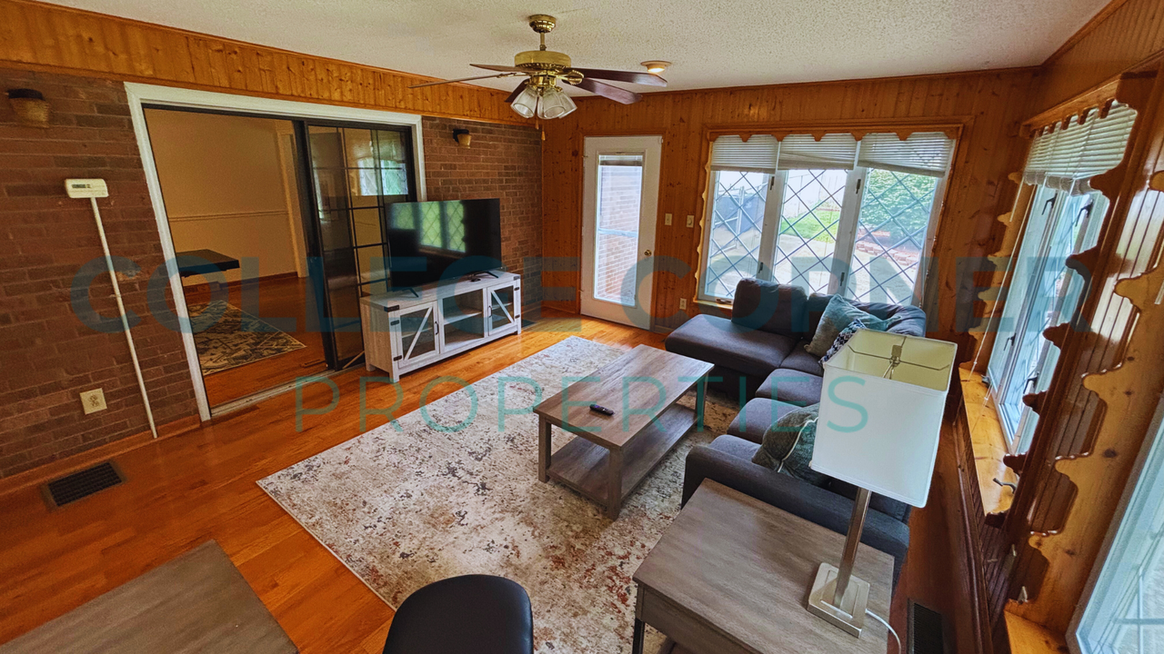 695 Yellowstone Ln - Photo 3 of 20