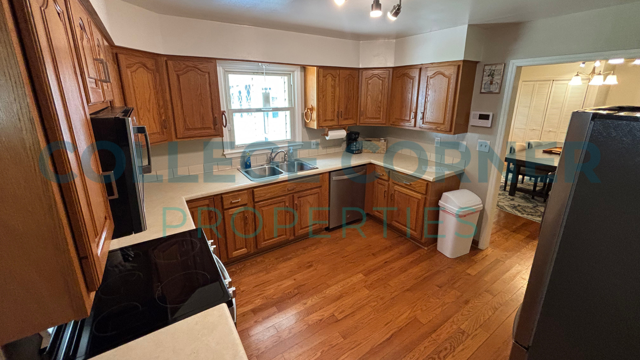 695 Yellowstone Ln - Photo 2 of 20