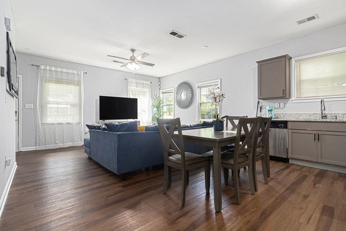 1141 Moton Ave Sw - Photo 3 of 13