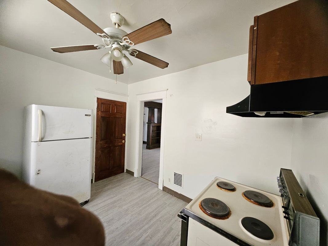 706 E Delavan Ave - Photo 2 of 7