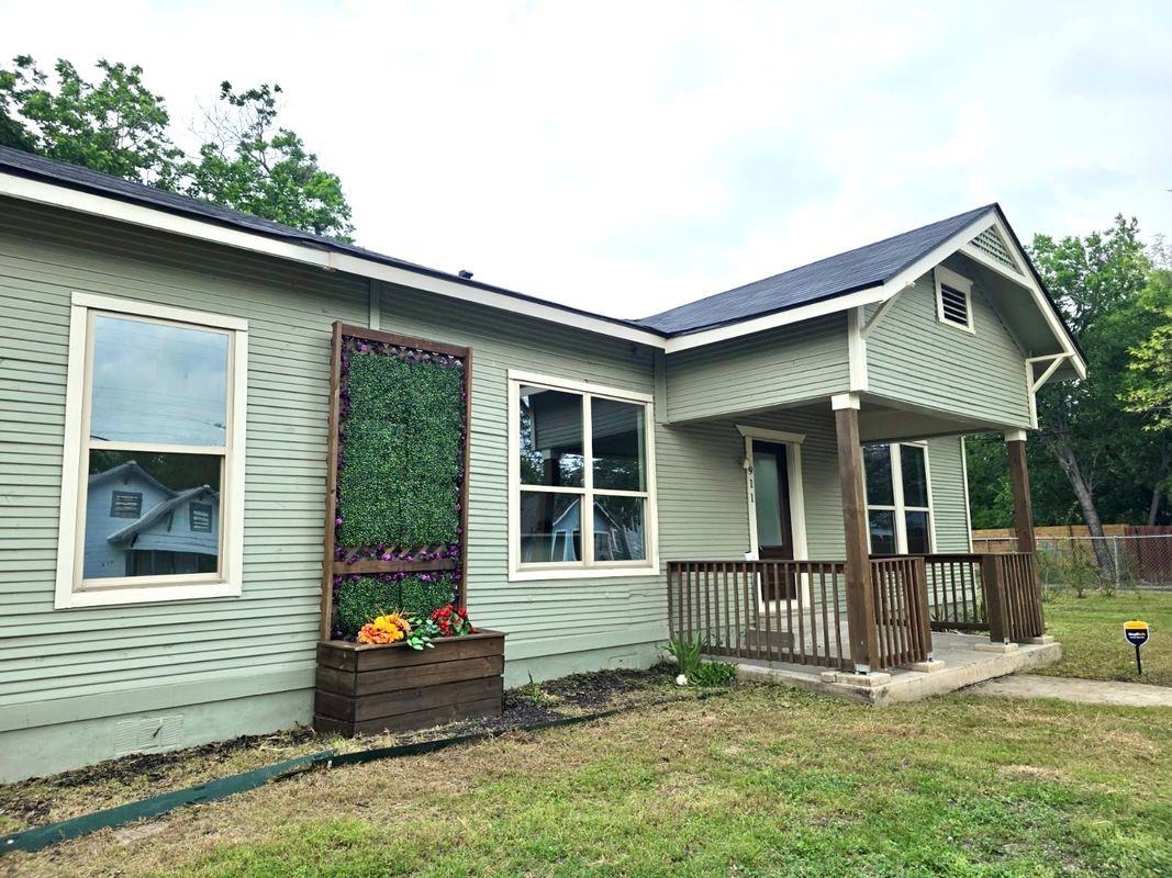 911 Florida St - Photo 4 of 18