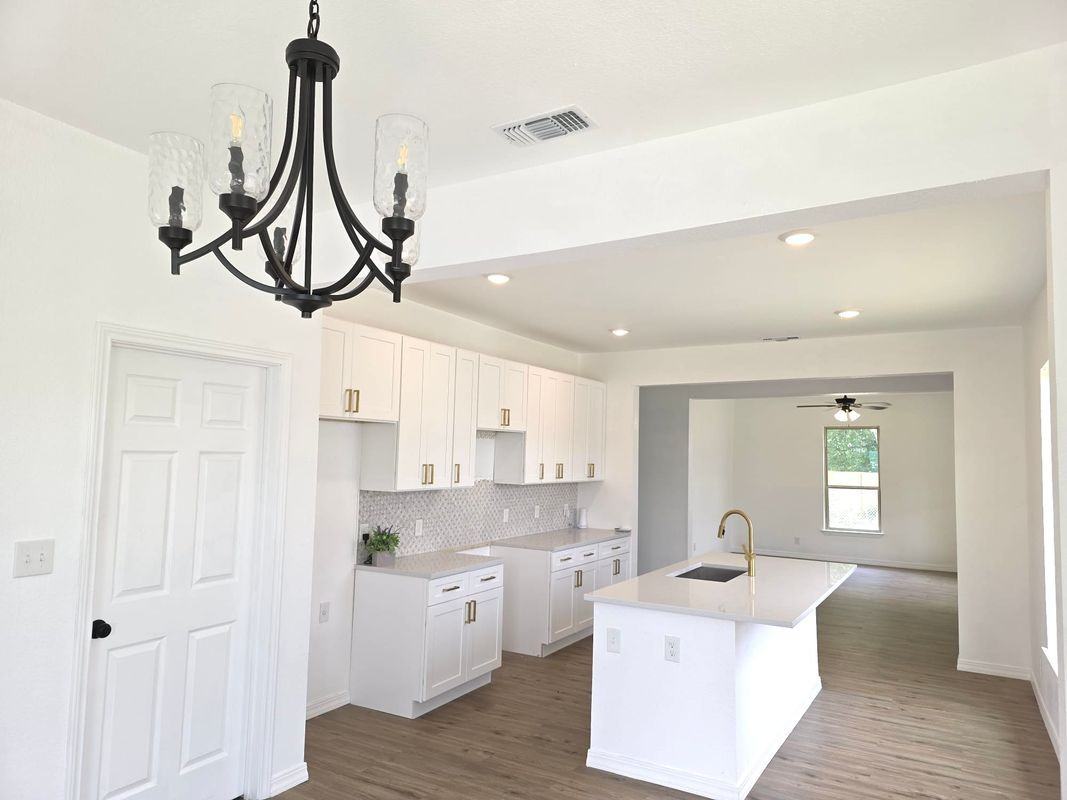 911 Florida St - Photo 6 of 18