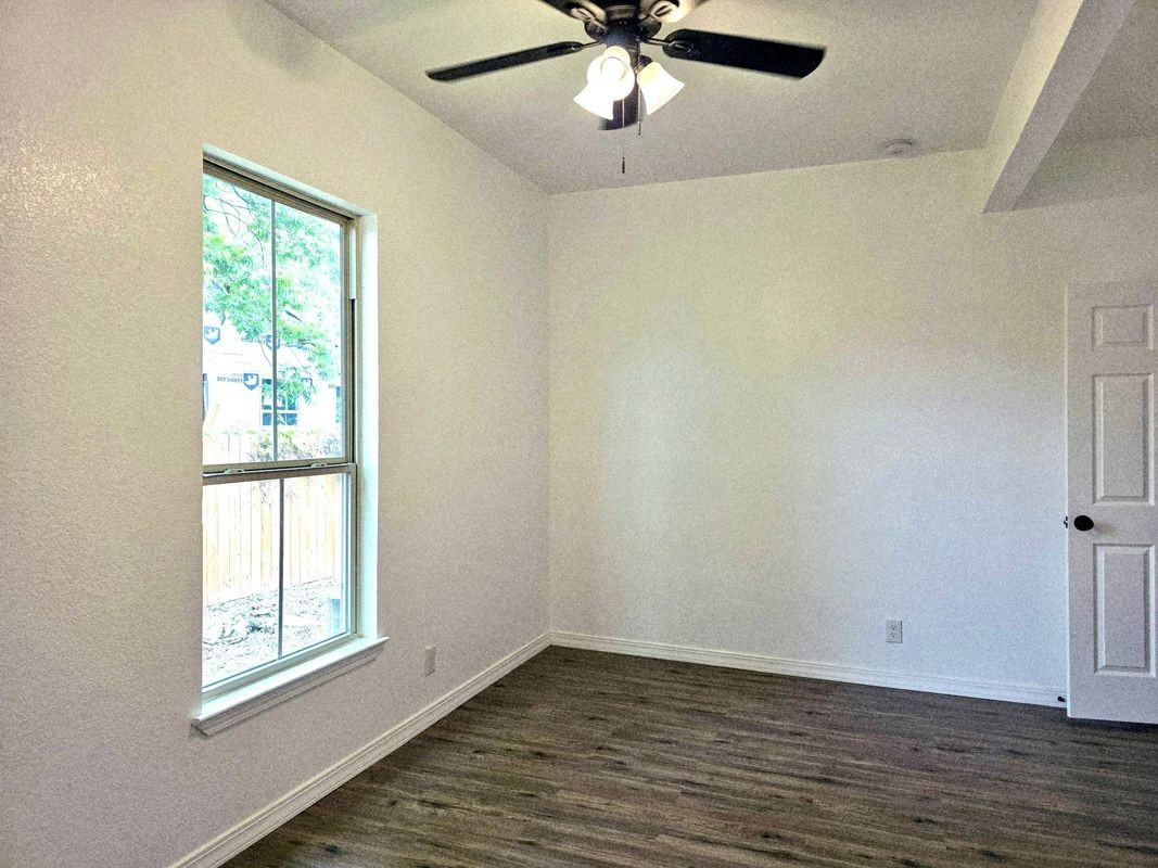 911 Florida St - Photo 7 of 18