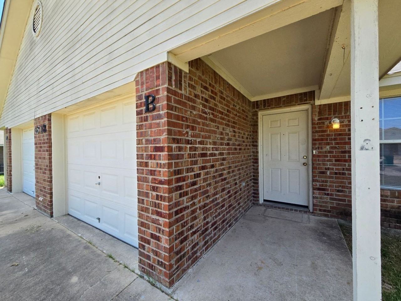 1618 Yuma Trl #B - Photo 2 of 22