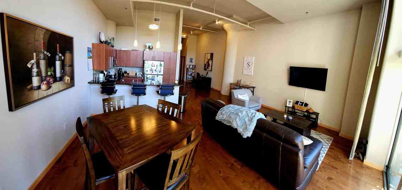 Oregon Apartments - Photo 2 of 10