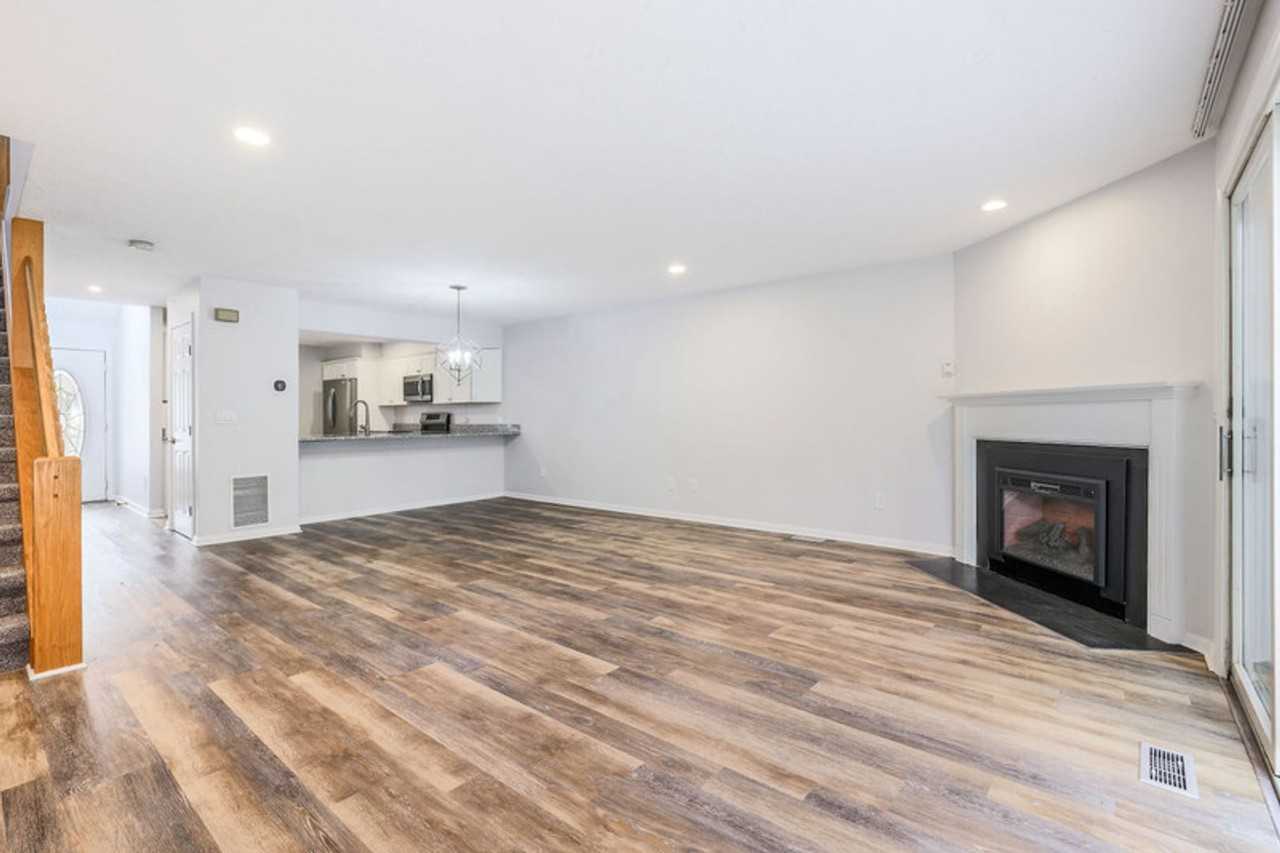 78 78 Pointe St - Photo 2 of 35