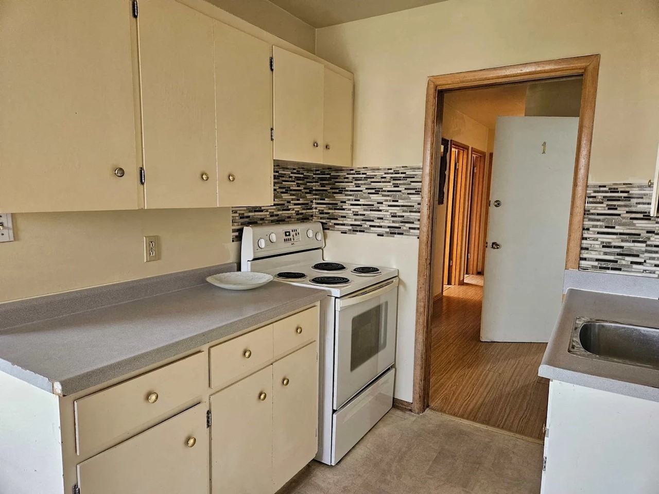 431 6th Ave Nw #3 - Photo 2 of 6