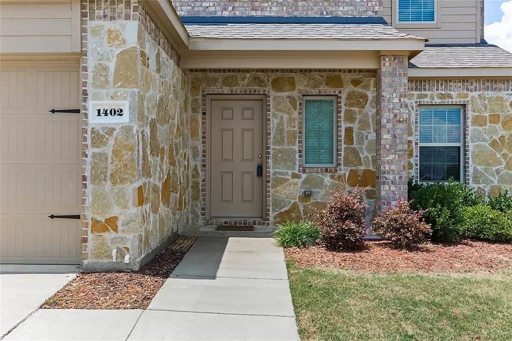 1208 Angelina Drive - Photo 2 of 10