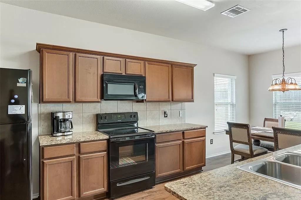 1208 Angelina Drive - Photo 7 of 10