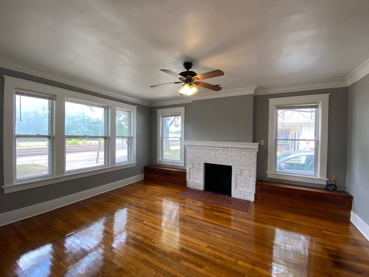 2918 Southern Ave - Photo 3 of 15