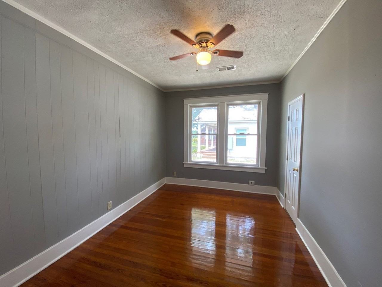 2918 Southern Ave - Photo 6 of 15