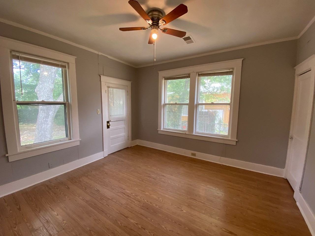 2918 Southern Ave - Photo 7 of 15