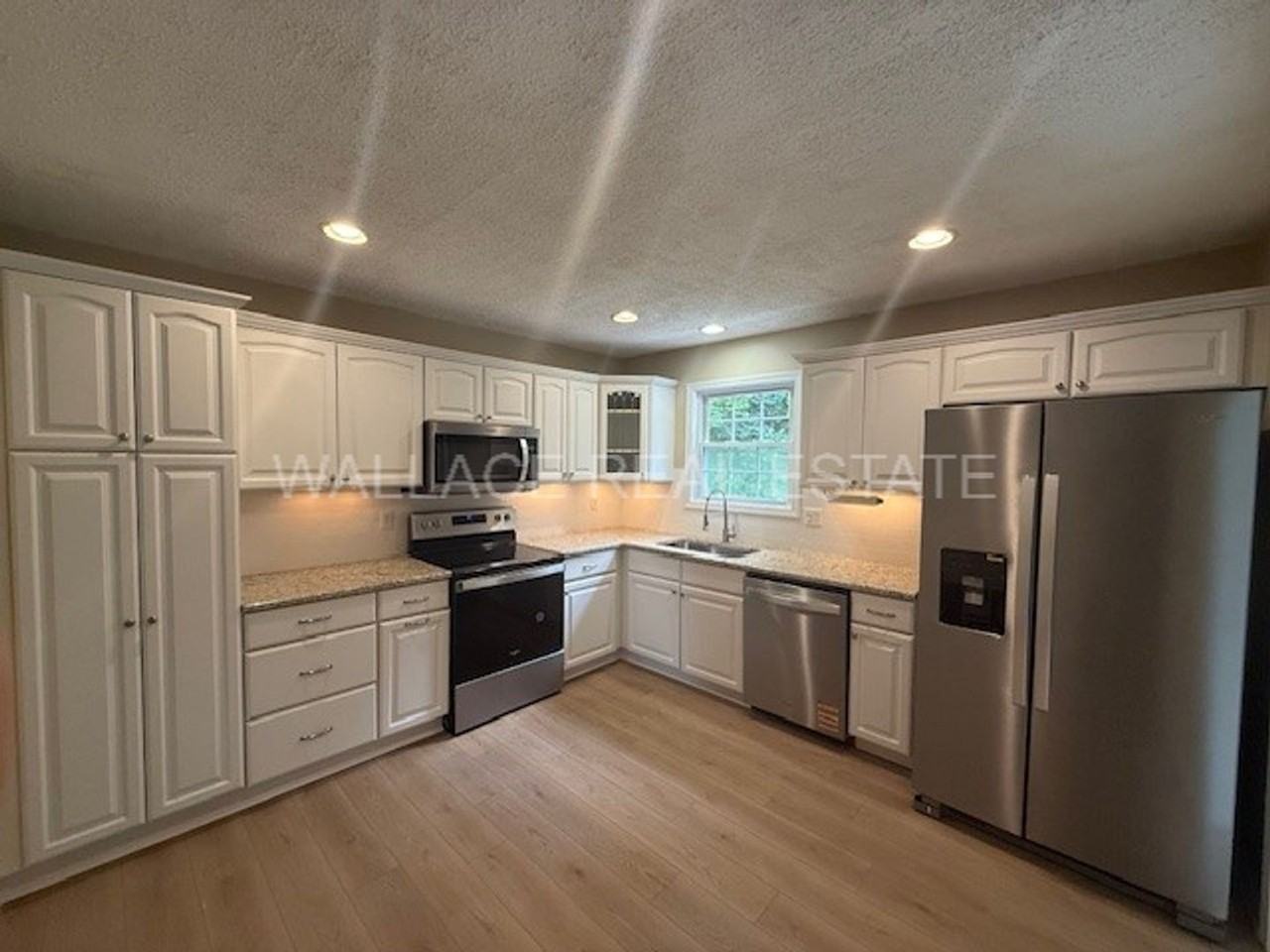 8915 Ripon Cir - Photo 4 of 15