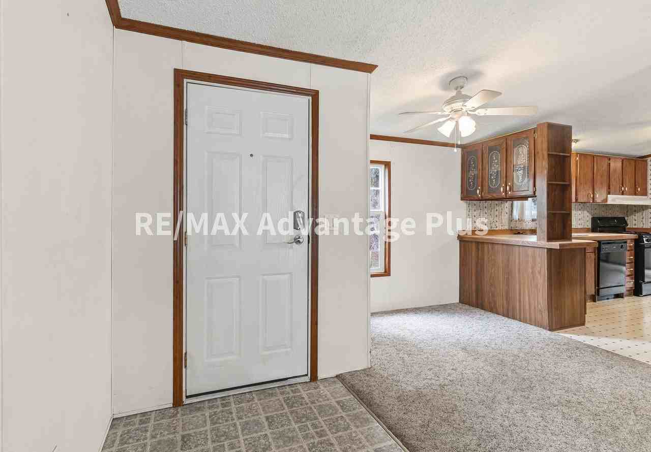 305 Mclean St - Photo 3 of 49