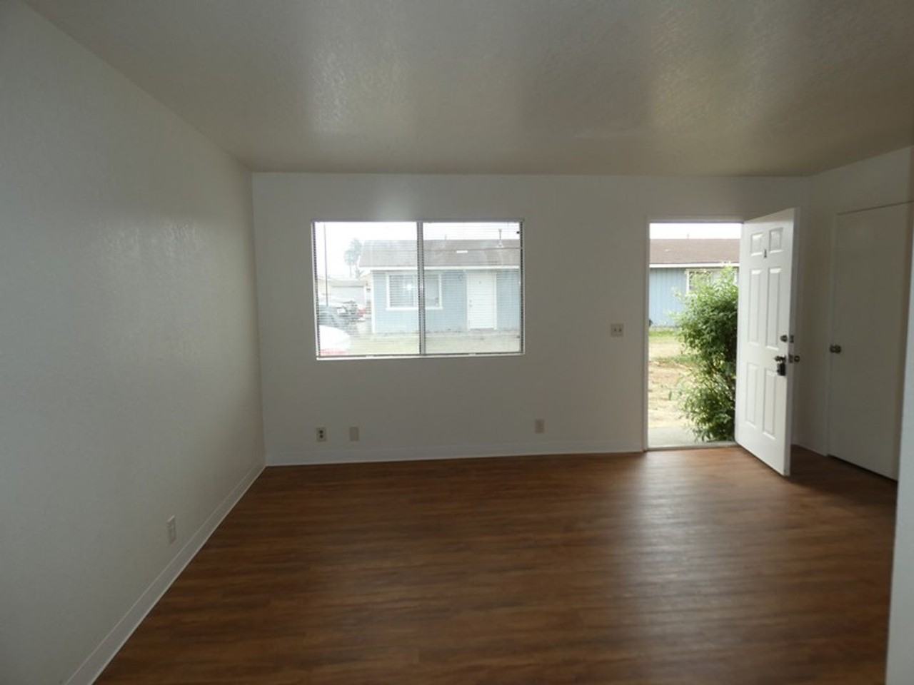 1034A Obispo St - Photo 3 of 8