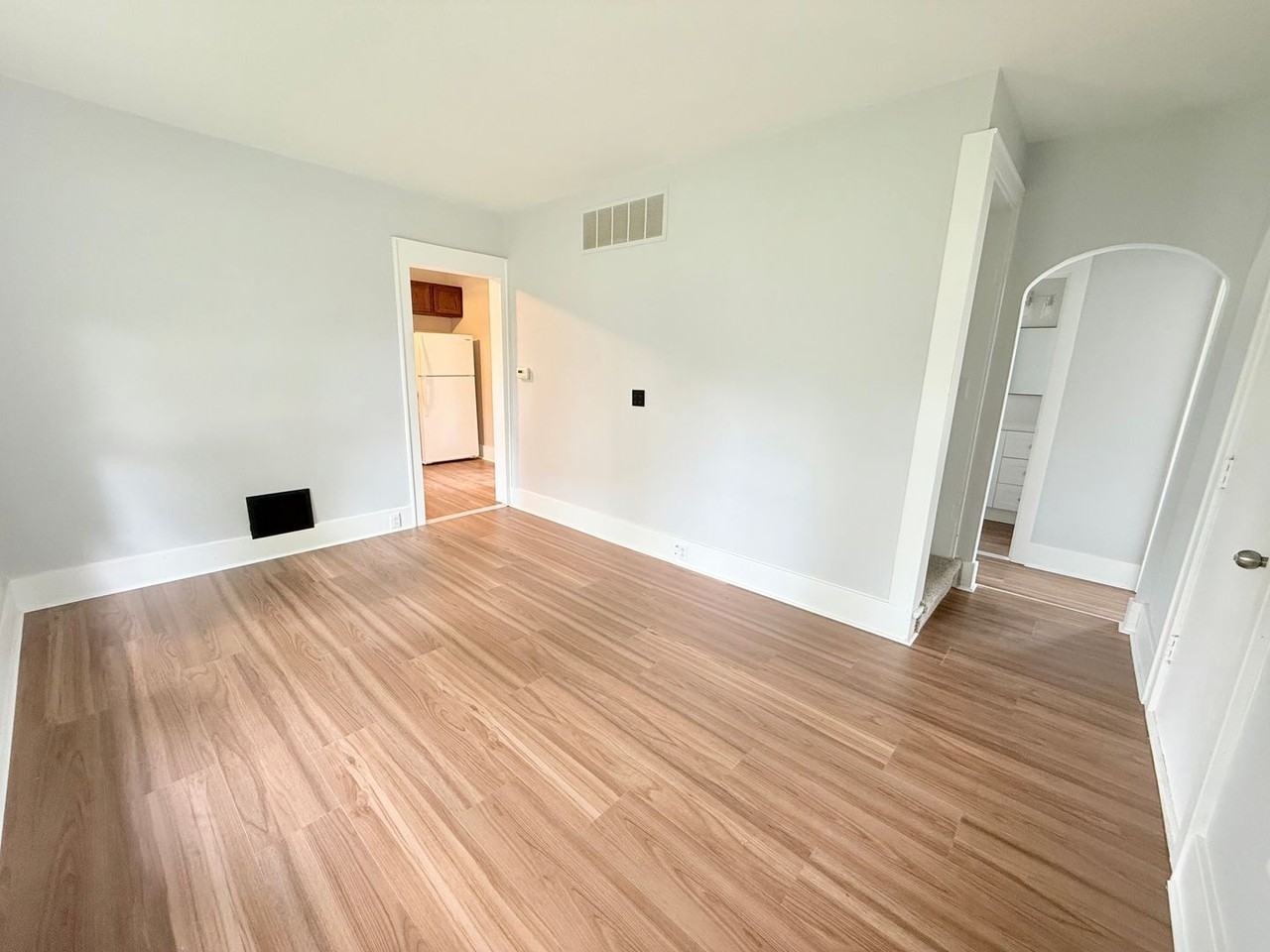801 Samantha St - Photo 2 of 9