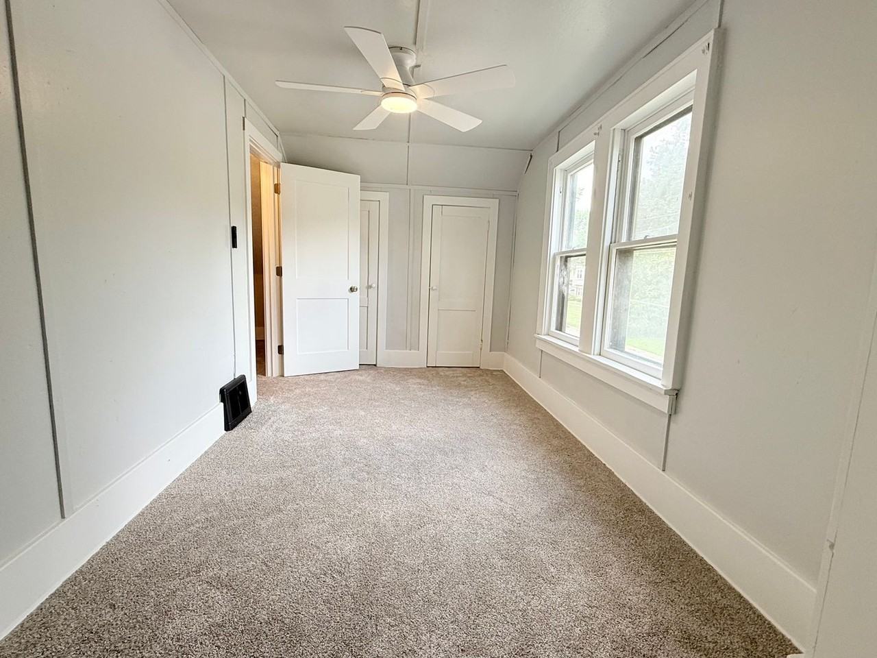 801 Samantha St - Photo 5 of 9