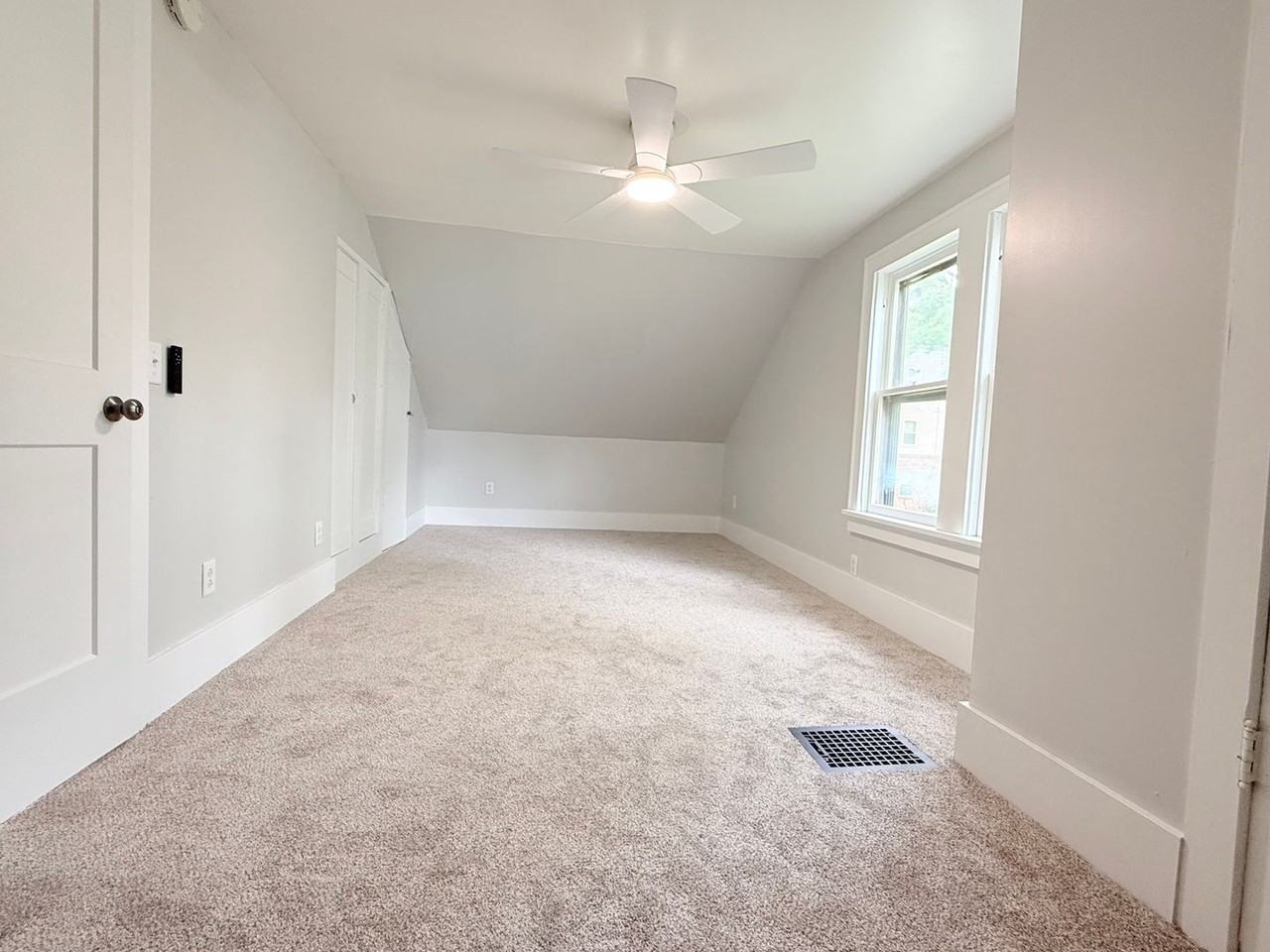 801 Samantha St - Photo 6 of 9