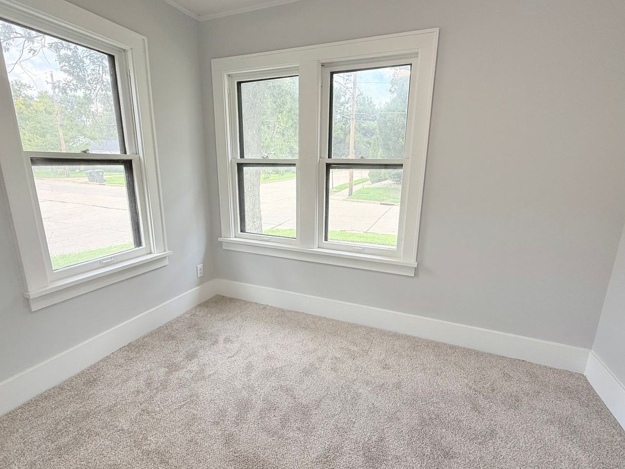 801 Samantha St - Photo 7 of 9