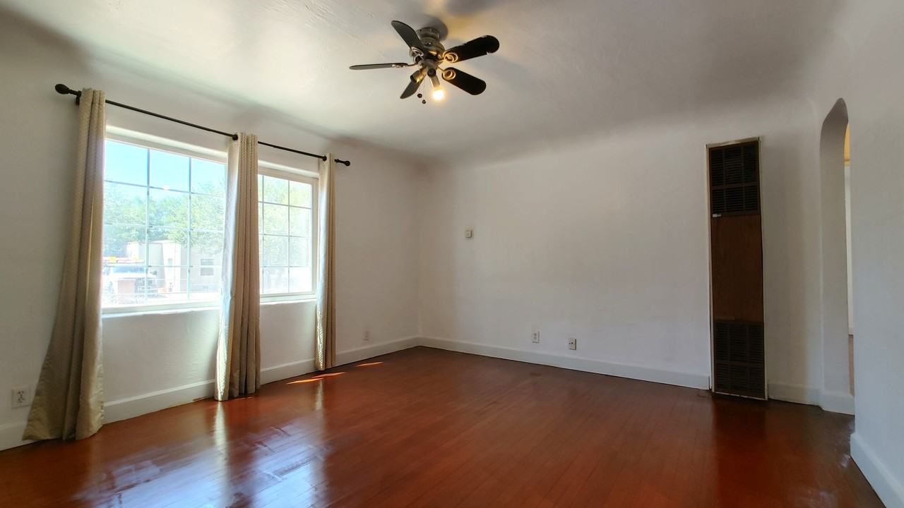 1315 Jeanette Ave Sw - Photo 2 of 13