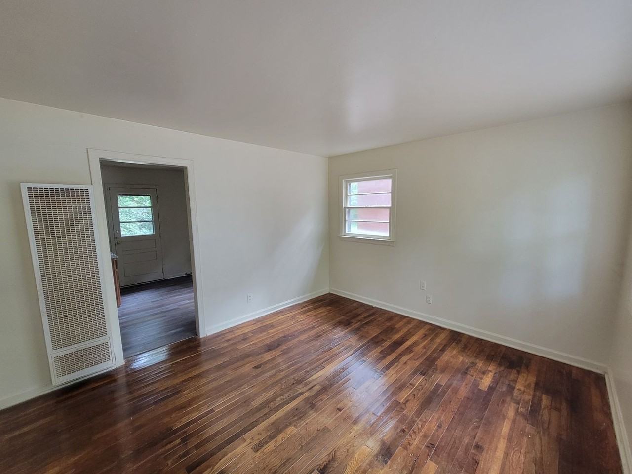 1817 Grove St - Photo 5 of 7