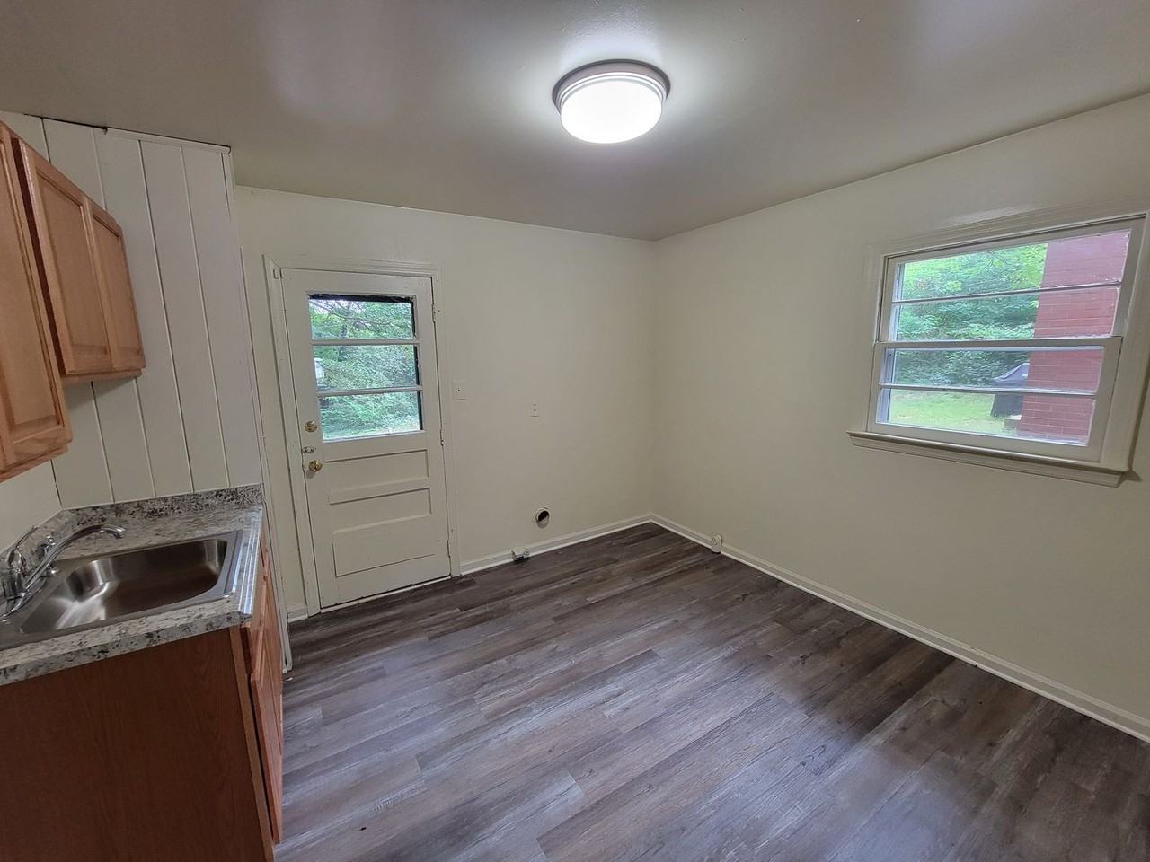 1817 Grove St - Photo 6 of 7