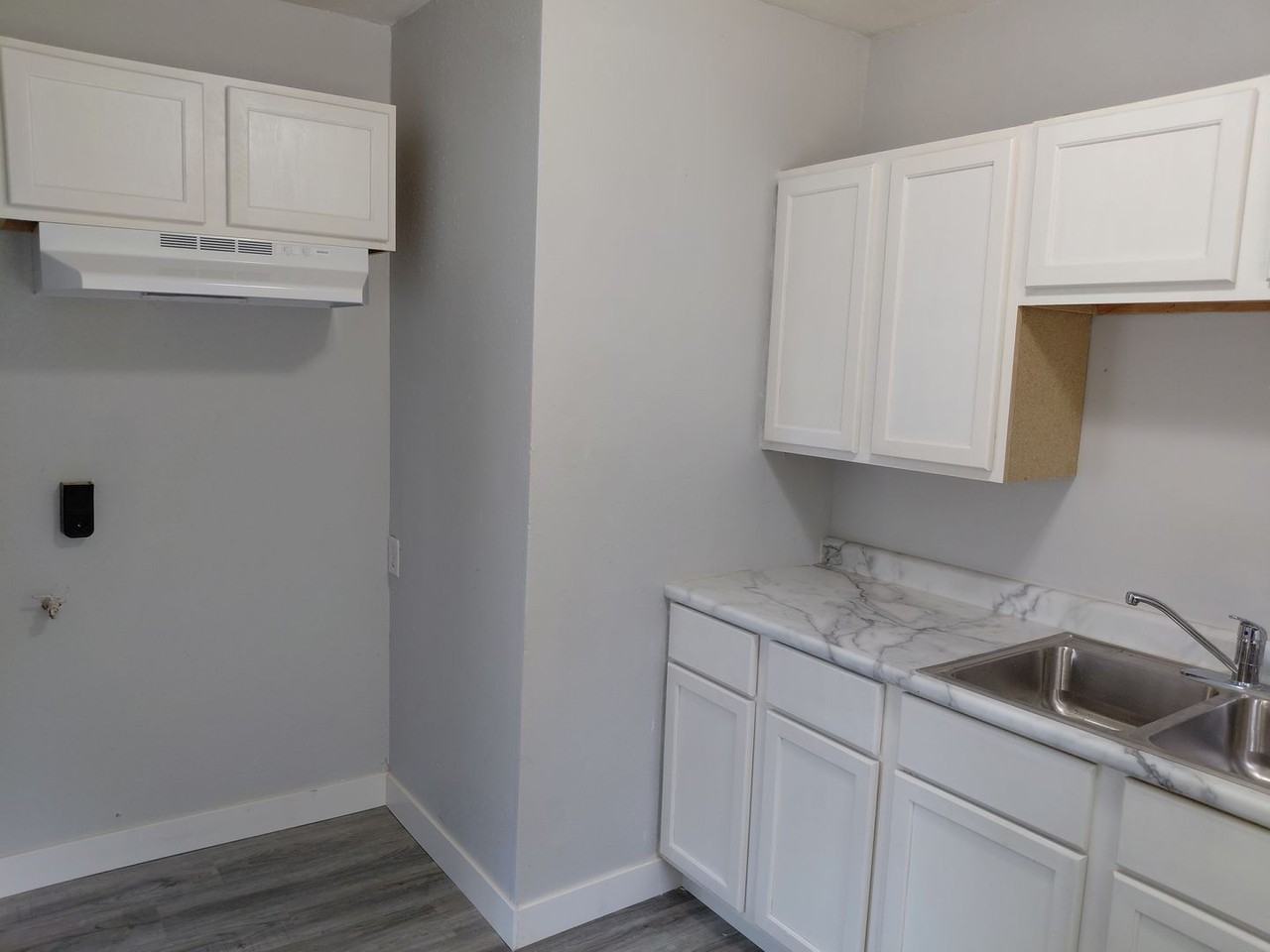230 Se 34th St - Photo 3 of 9