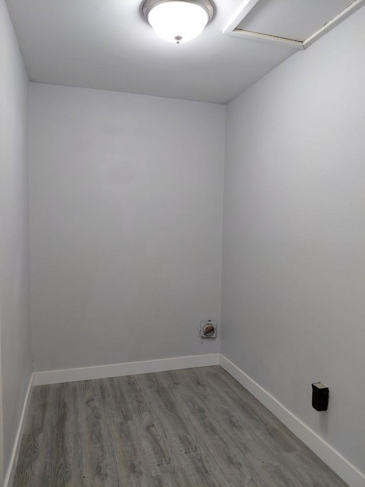 230 Se 34th St - Photo 4 of 9