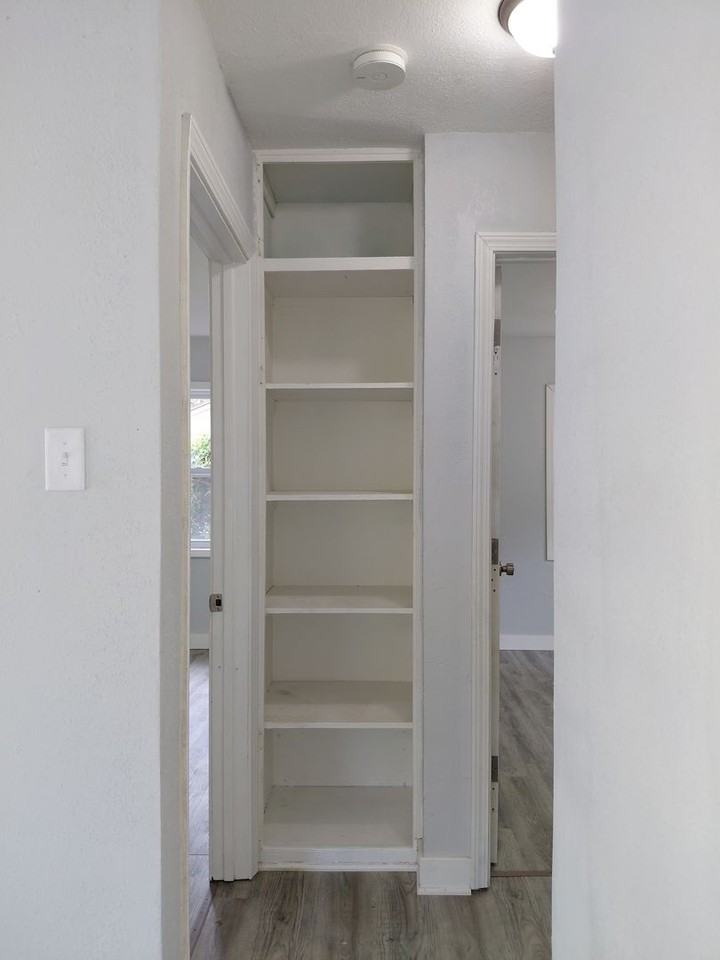 230 Se 34th St - Photo 7 of 9