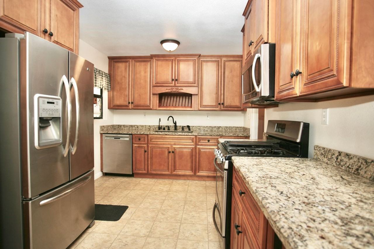 10707 Oak Creek Dr - Photo 3 of 10