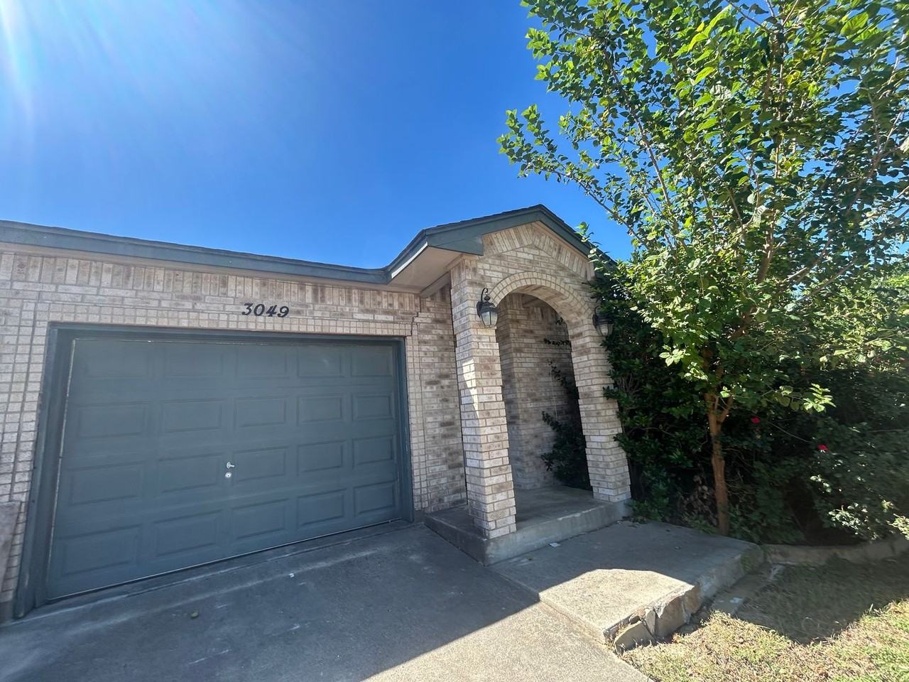 3049 Pine Valley Dr - Photo 2 of 28