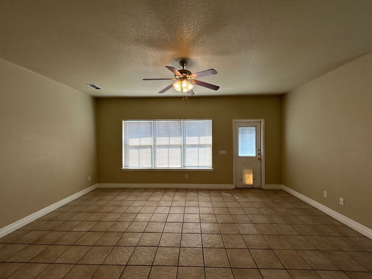 3049 Pine Valley Dr - Photo 3 of 28