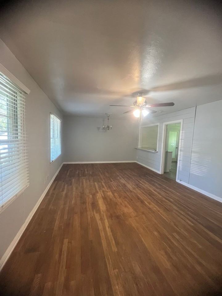 901 E Avenue C - Photo 2 of 9