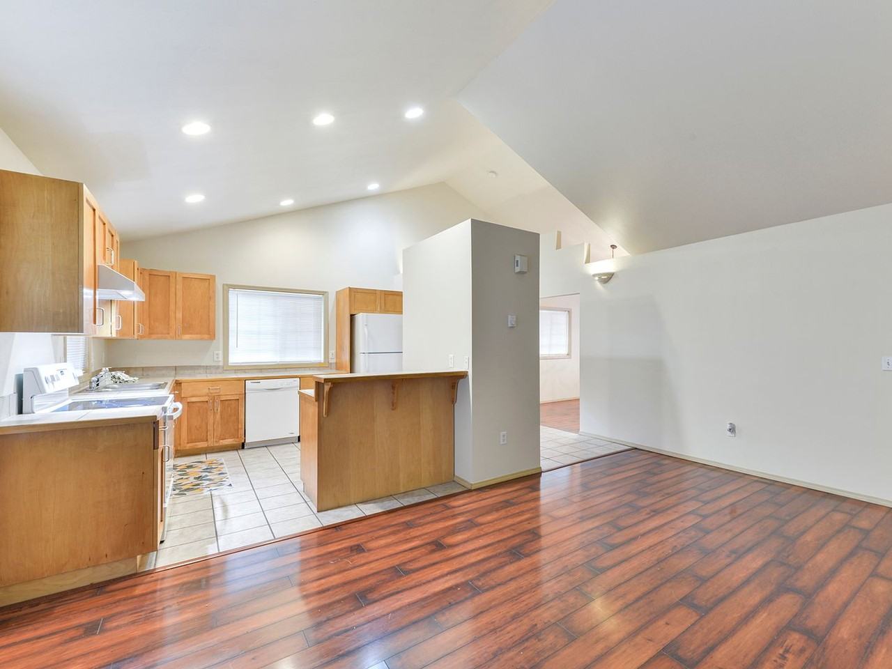 11108 Se 168th St - Photo 3 of 19