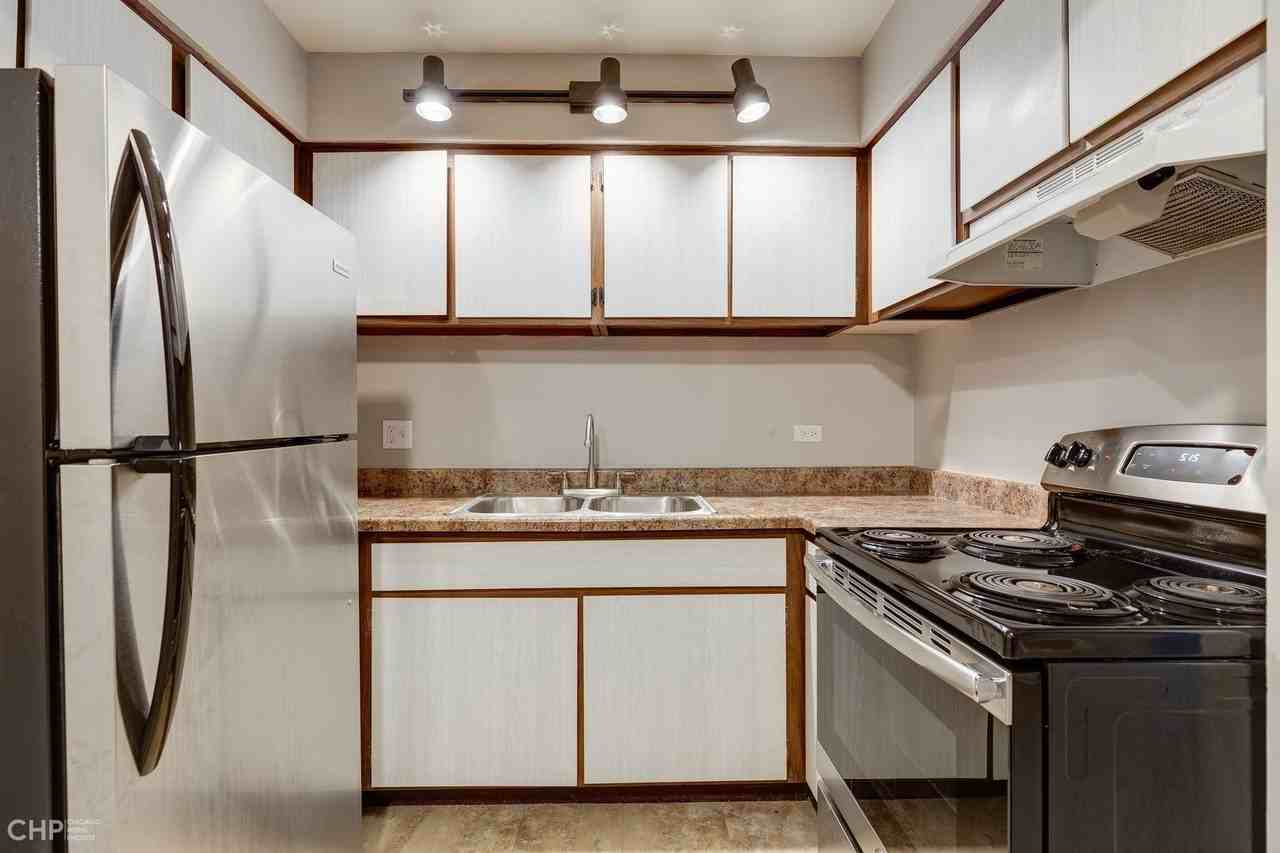 Marengo Place Apartments - Photo 2 of 6